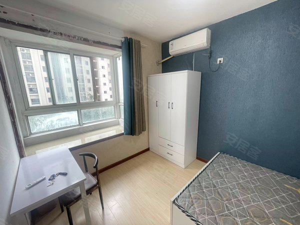 徐州鼓楼九龙湖风尚自由城鼓楼广场 市中心 纯女生 朝南 押一付一 风尚自由城出租房源真实图片