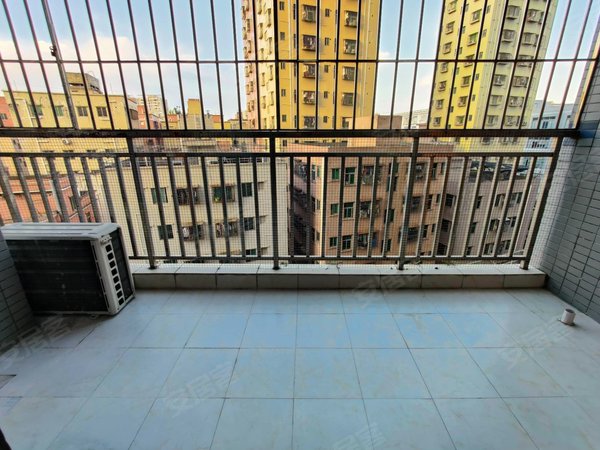 深圳龙华清湖宝华大厦龙华富士康 文化广场旁 小区大二房 无遮挡 采光