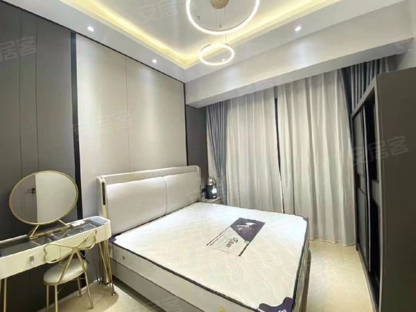 上海松江松江新城华亭首府华亭公寓泰晤士旁,文涵路一条街上,一室户