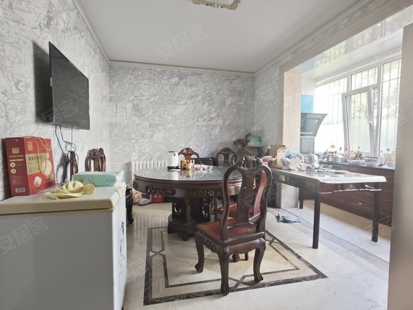 【多图】亚麦花园,浮山前租房,新上一楼带近200平大院 方正套四 家具