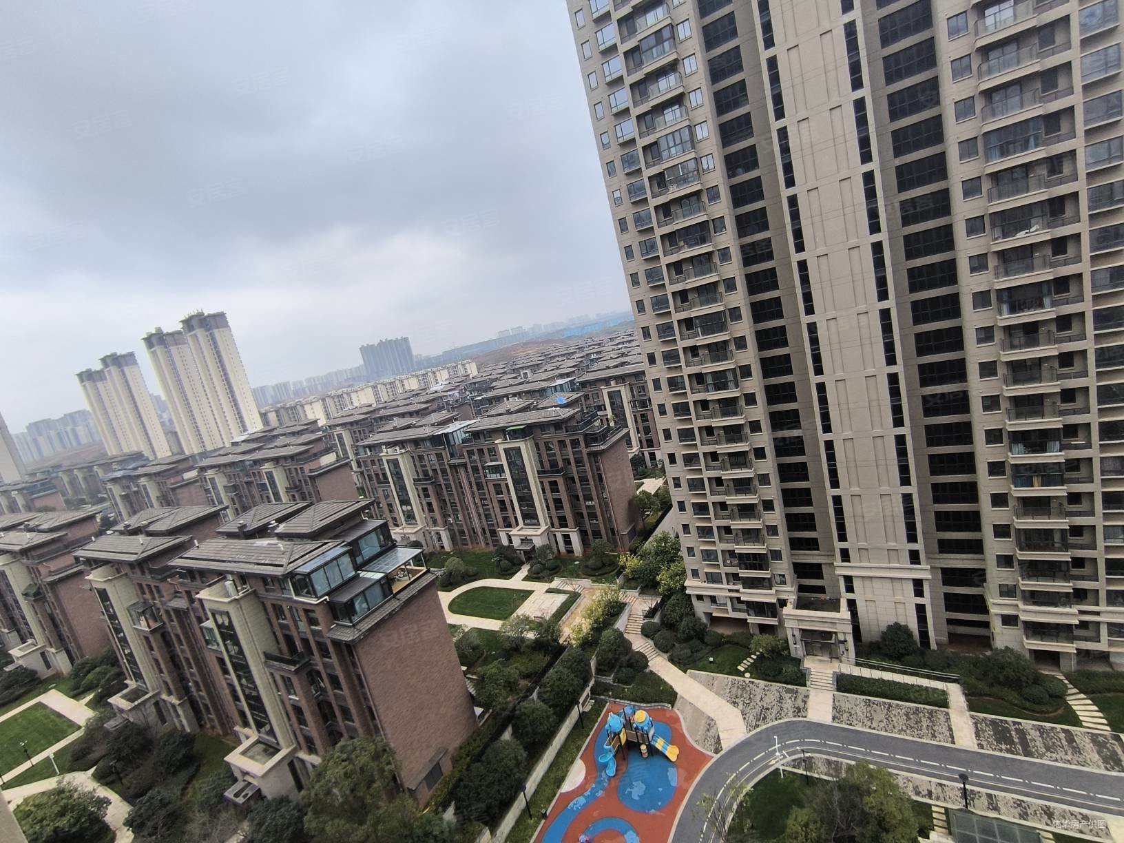 九龙湖红谷滩产权新力琥珀园出门就是地铁口房东诚心出售