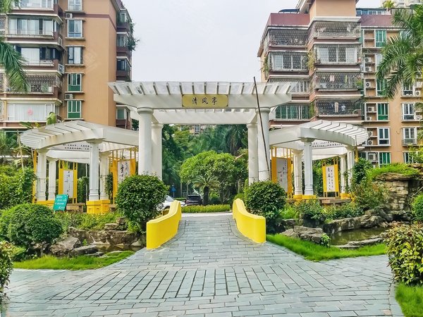 深圳南山华侨城汇雅苑华侨城 南北通透带花园的大三房 拎包入住 有