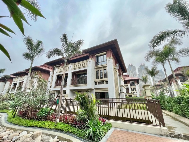 阳光城翡丽湾(别墅)6室3厅4卫260.32㎡南580万