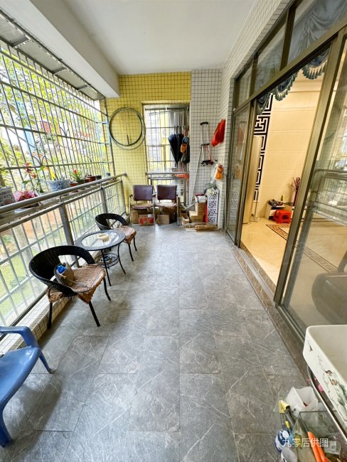 金色华庭4室2厅2卫167.53㎡南北215万