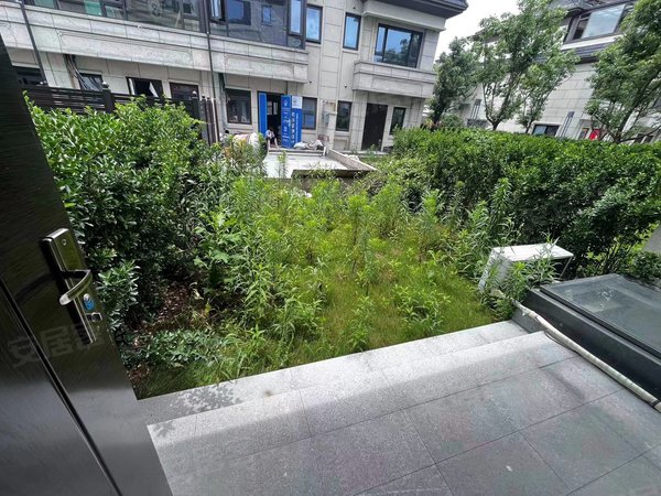 上海青浦朱家角中骏御景台近地铁17号线 联排别墅 门口带车位 可长签