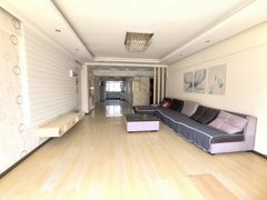 琵琶岛公园旁边电梯三室，年付一万五，位置好价格低房子清秀！