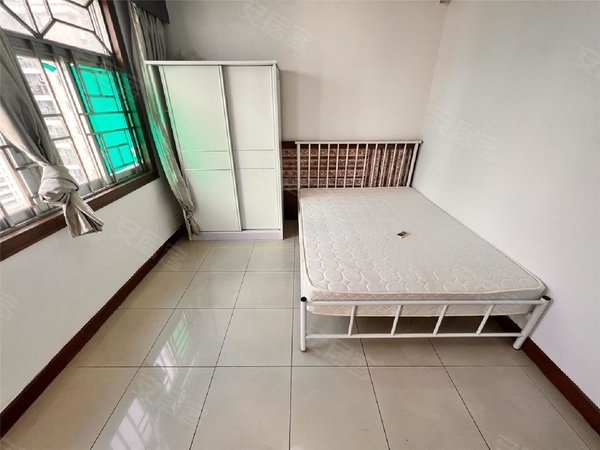 深圳福田岗厦福源大厦岗厦地铁站旁精装三房出租,看房方便.