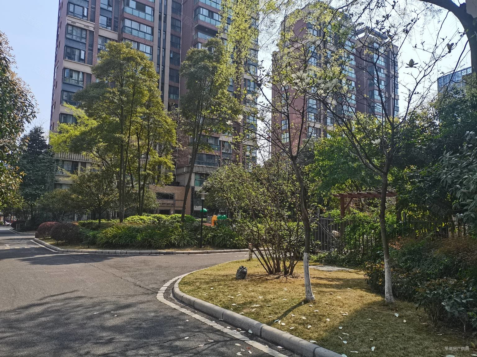 东辰旁电梯入户出门就是乐汇城精装大四室领包入住