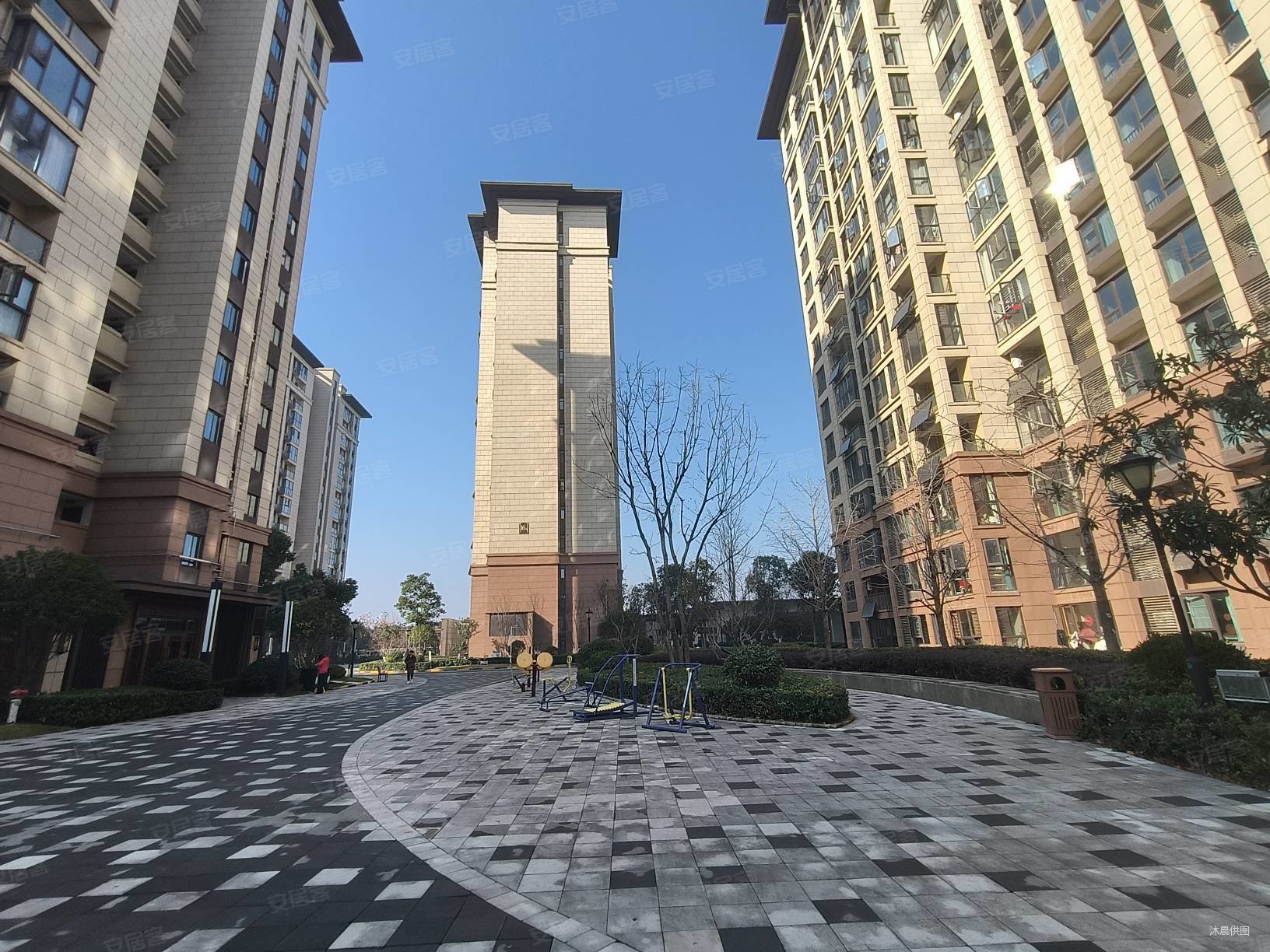 奥莱商圈大华公园华府高楼层一线湖景有钥匙随时看房