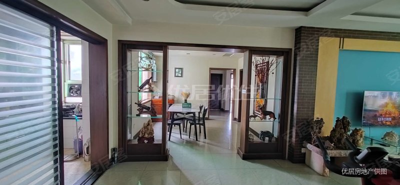 八中旁东山花园3室南北通透满五年超大阳台