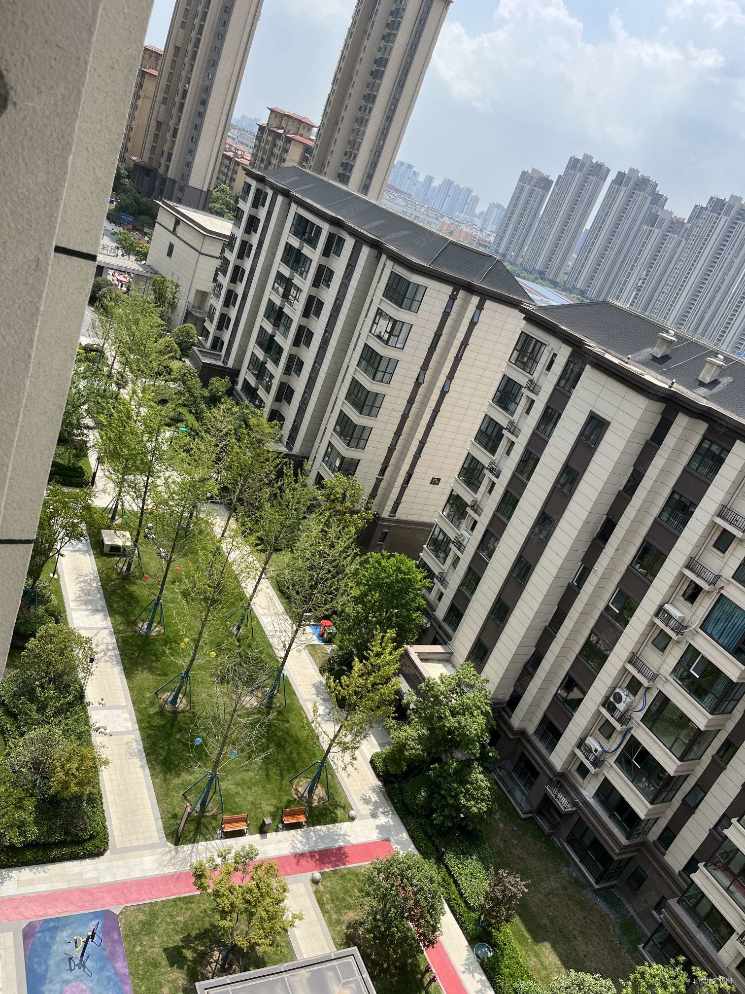 远洋万和云锦3室3厅1卫110.96㎡南135万