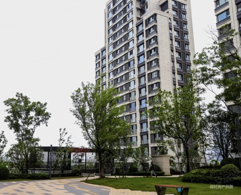 翡翠天际 电梯高层 大四房 随时看房   性价比 采光视野好