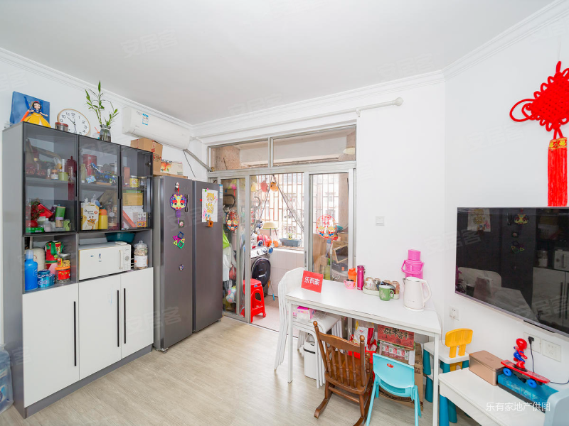 丽湖小两房户型,业主自住着急卖,价格可以谈,满五年