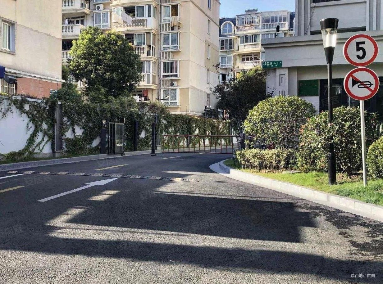 1梯2户| 得房82,康博名邸二手房,850万,2室2厅,1卫,82平米-上海安居客