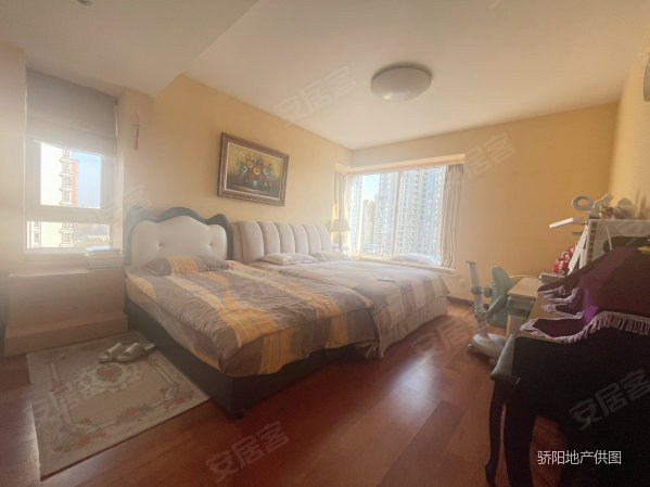 棕榈泉国际公寓3室2厅2卫178.82㎡东南1710万