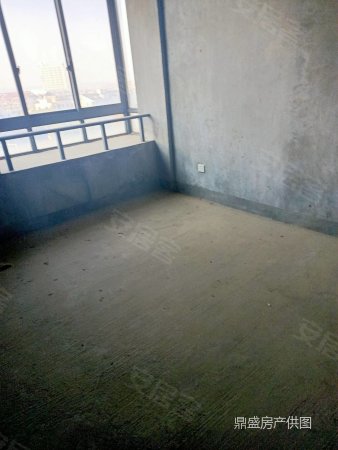 3室2厅2卫毛坯房,楼层好