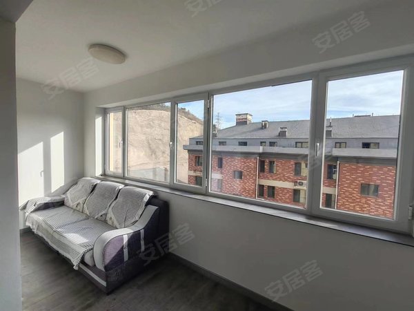 承德双桥水泉沟碧泉花园碧泉花园 有电梯 简单装修两室 年付一万二