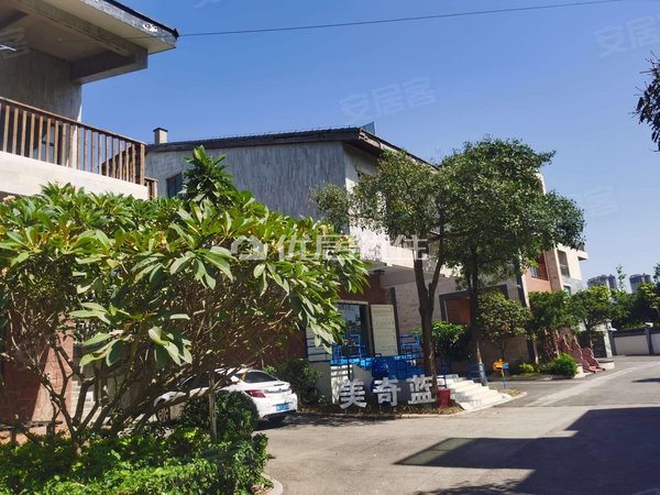 南宁青秀仙葫邕江湾别墅园邕江湾别墅园 5室2厅2卫 370平 精装修