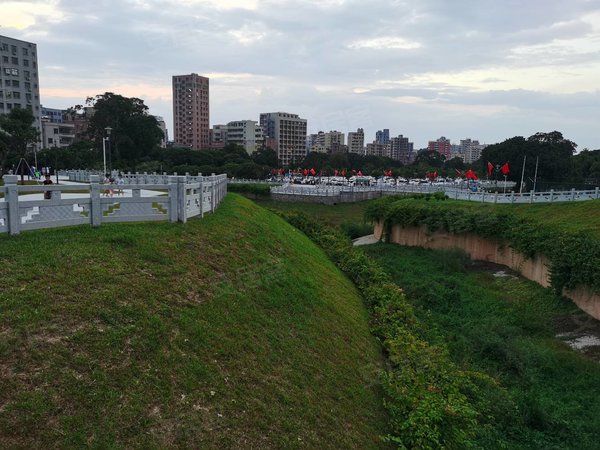 深圳宝安石岩应人石老村应人石育才学校3房1厅家具家电齐全出租出租