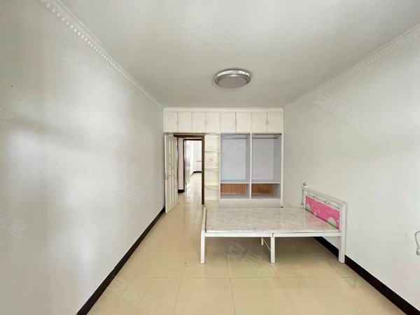 兰州城关东方红广场财政厅家属院(颜家沟)东方红广场 兰州一中附近 精装四楼 三室两厅两卫 随时看房出租房源真实图片