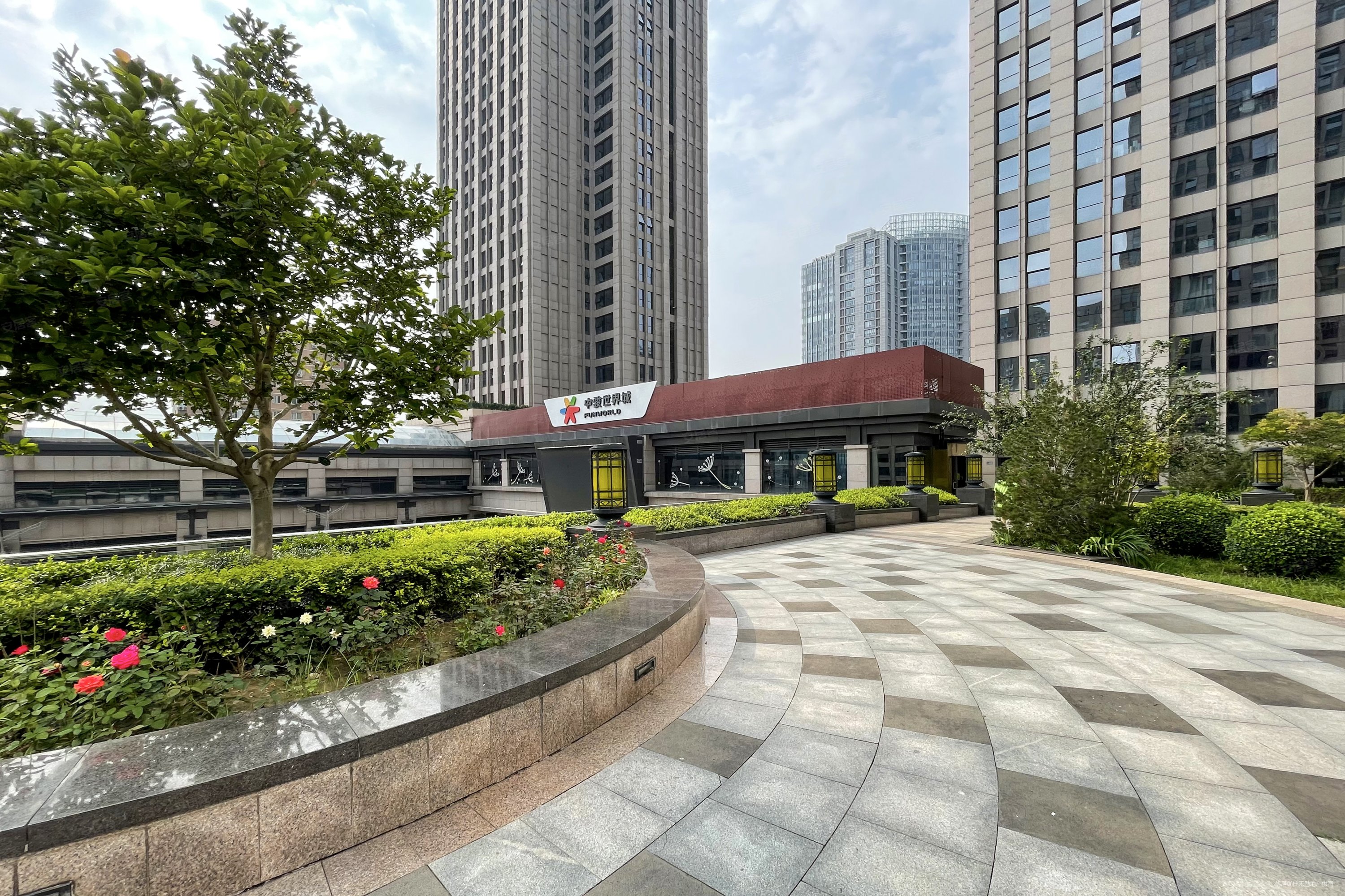 中骏世界城电梯房集中供暖装修好高楼层视野好商品住宅