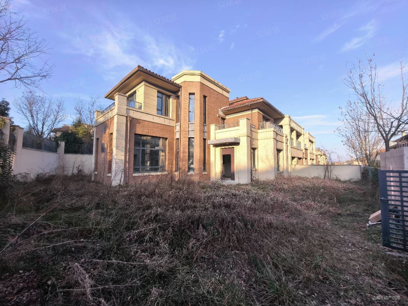 海信温泉王朝(海信千亩园)4室2厅3卫215㎡南北288万