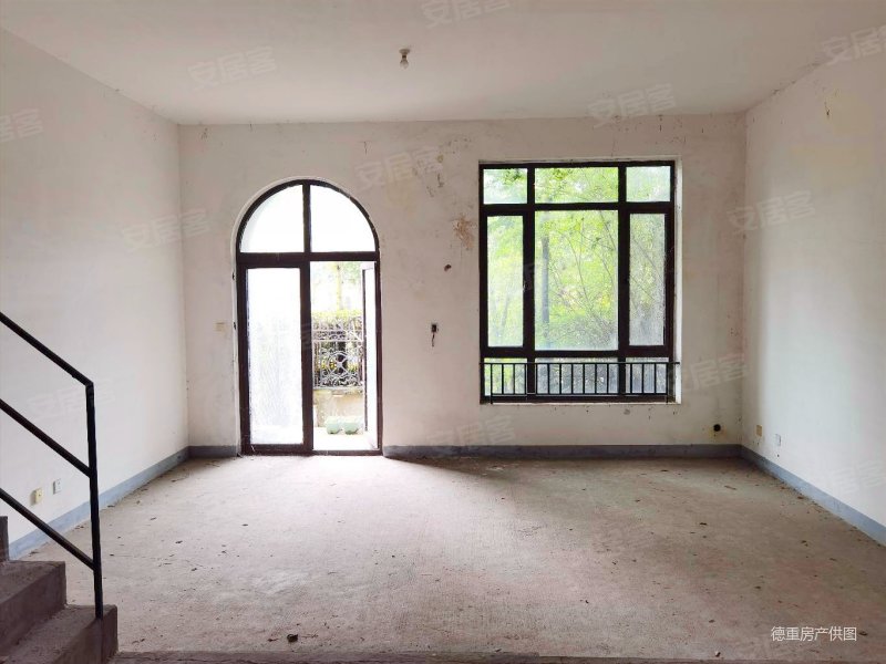 中铁瑞城西郡英华一期别墅