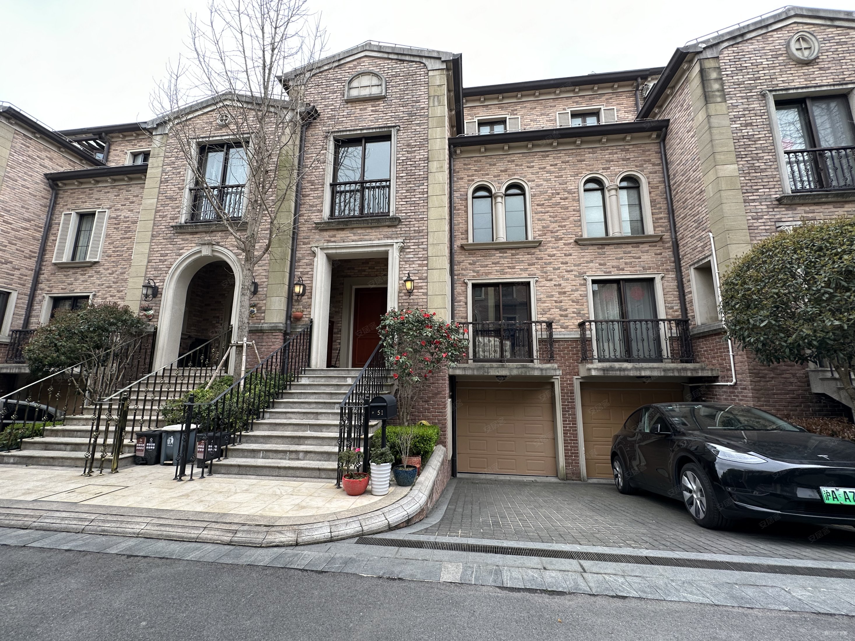 绿宝馥庭4室3厅4卫231.63㎡南北2592万