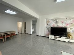 霍邱新店新店市场花台三室两厅，三台空调，1000月，随时看房，家具齐全出租房源真实图片