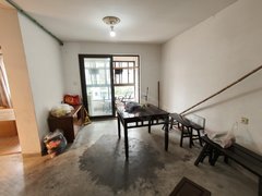 上海青浦青浦新城整租毛坯一室，房间里配有简单设施，可随时入住，性价比超高，出租房源真实图片