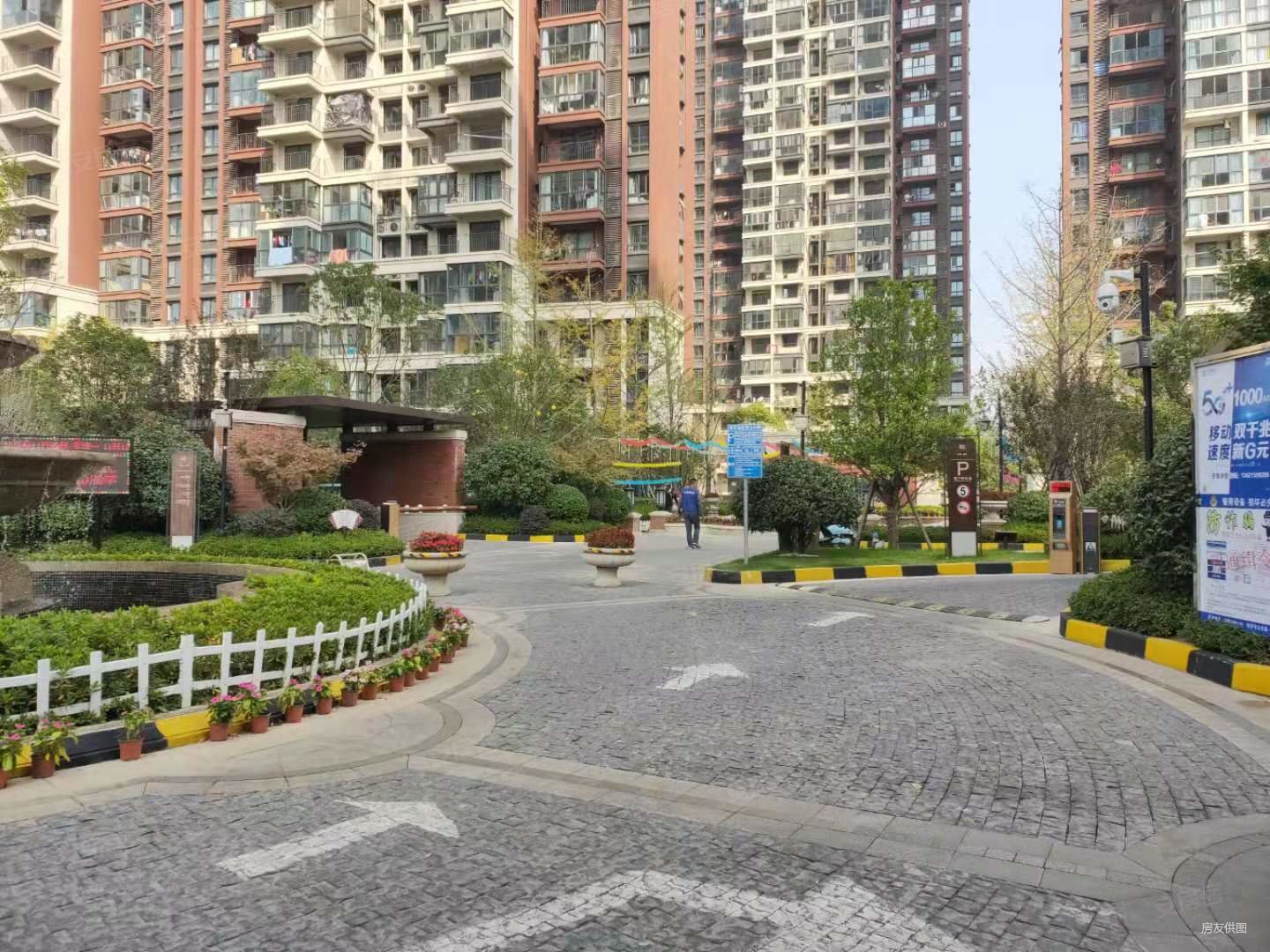 蓝光旁 和昌湾景 万科物业价格可谈 带刀来砍 南向采光好!