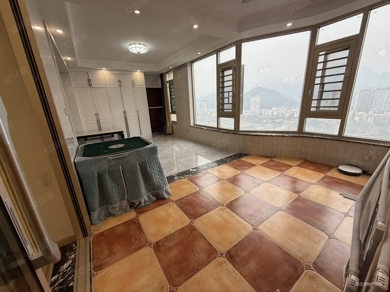 御学府小区4室2厅2卫144㎡东南128.8万