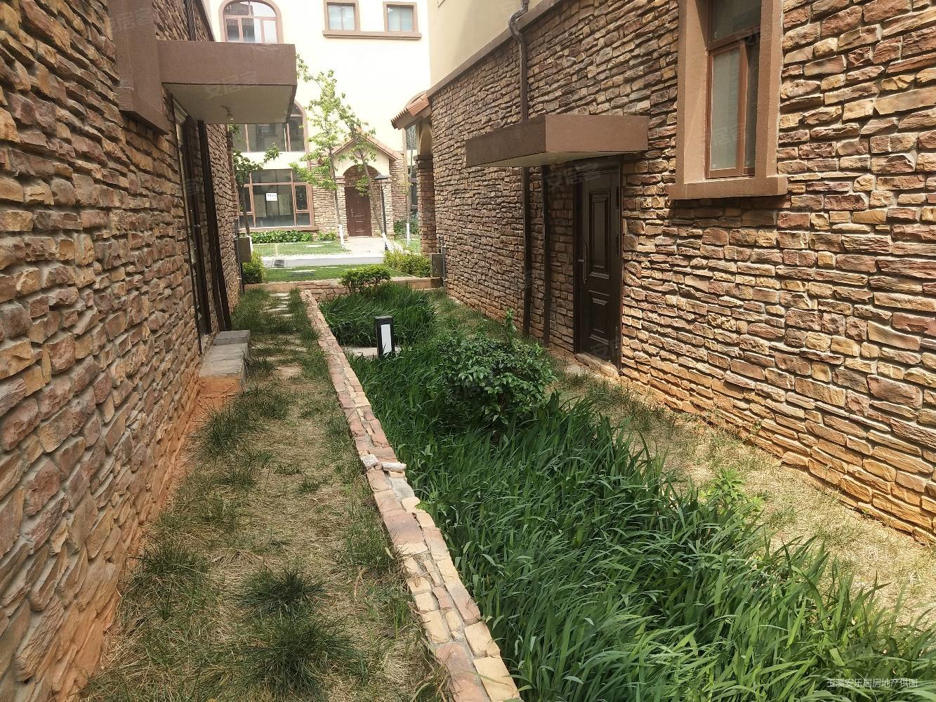 玉山城悦园 带双车位 大花园和露台 无浪费面积 诚心出售.