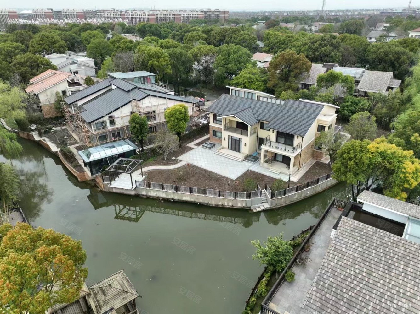 绿洲千岛独栋别墅业主诚心出售,简单装修带电梯税费各付,绿洲千岛花园