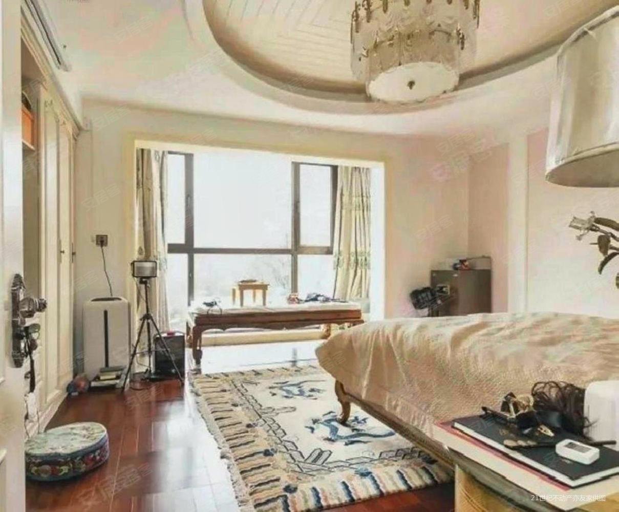 一栋洋房4室2厅3卫175㎡南北800万