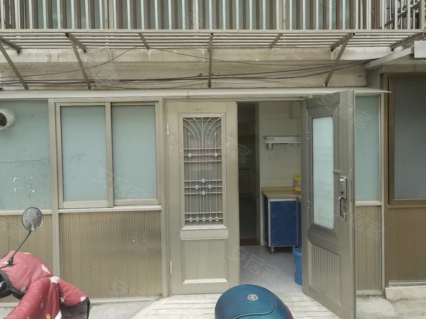 泰州海陵城南康和花园康和花园精装车库一室一厅一卫!统一报价750元!