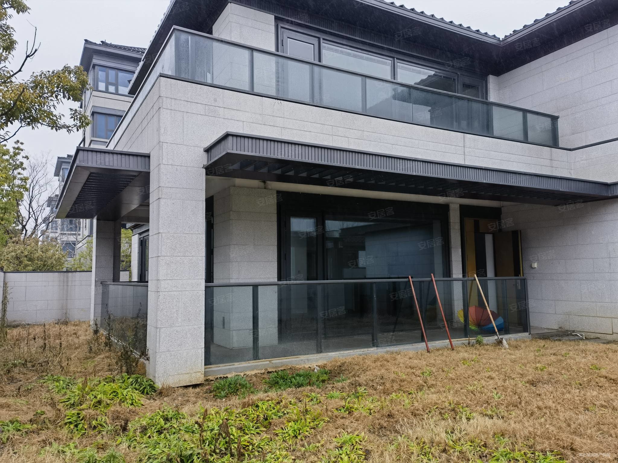 新出山水樾澜庭合院别墅边户带大花园房东急售有三车位