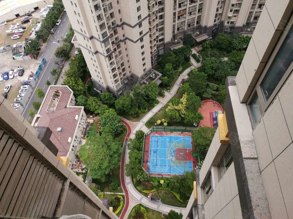 1ooo底价世茂湖滨首府精装房高层25楼,免中介,篮球场步道