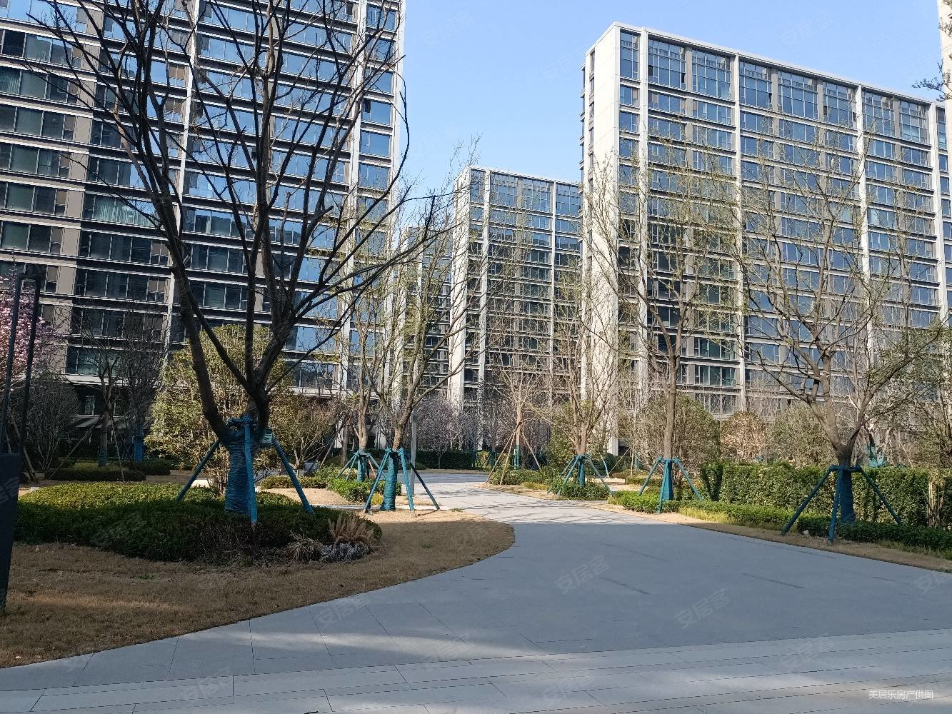 急售 沣东新城 海逸长洲 四室两卫精装修,融创海逸长洲二手房,320万,4