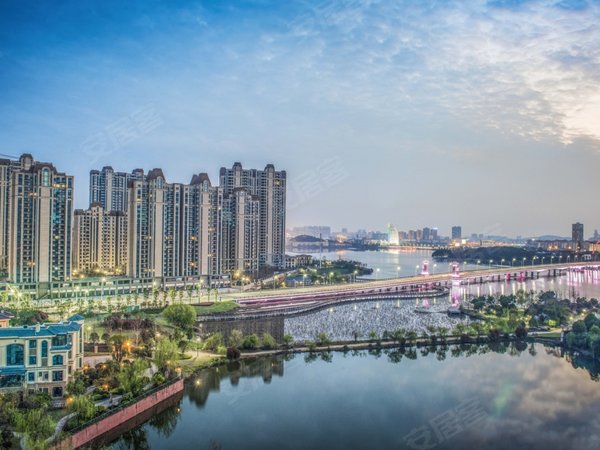 鄂州鄂城万联恒大首府二期恒大二期高层湖景房,家具家电齐全,风景好