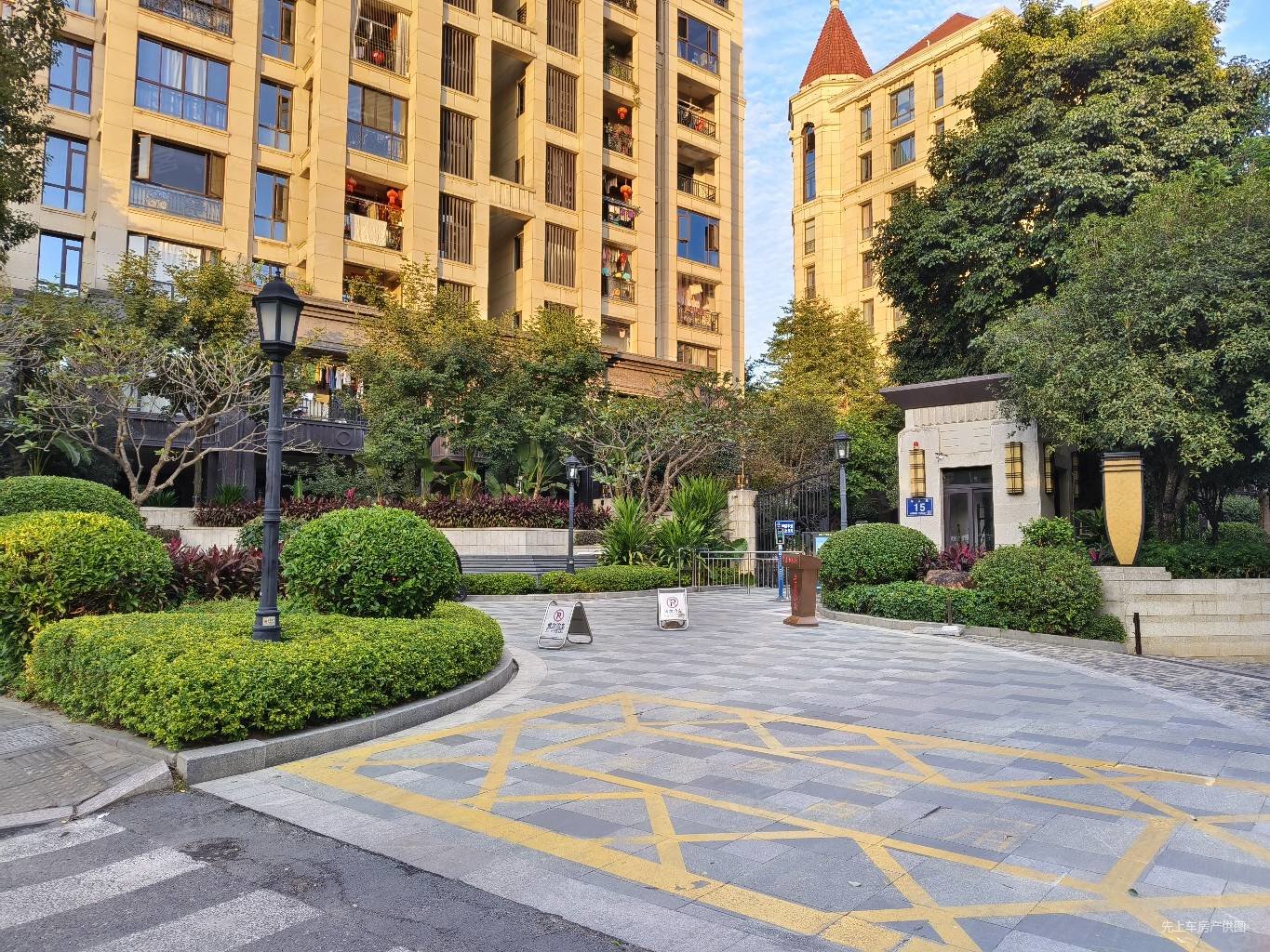 云飞实拍豪装几百个5房双车位中庚红鼎天下0公摊一梯一户