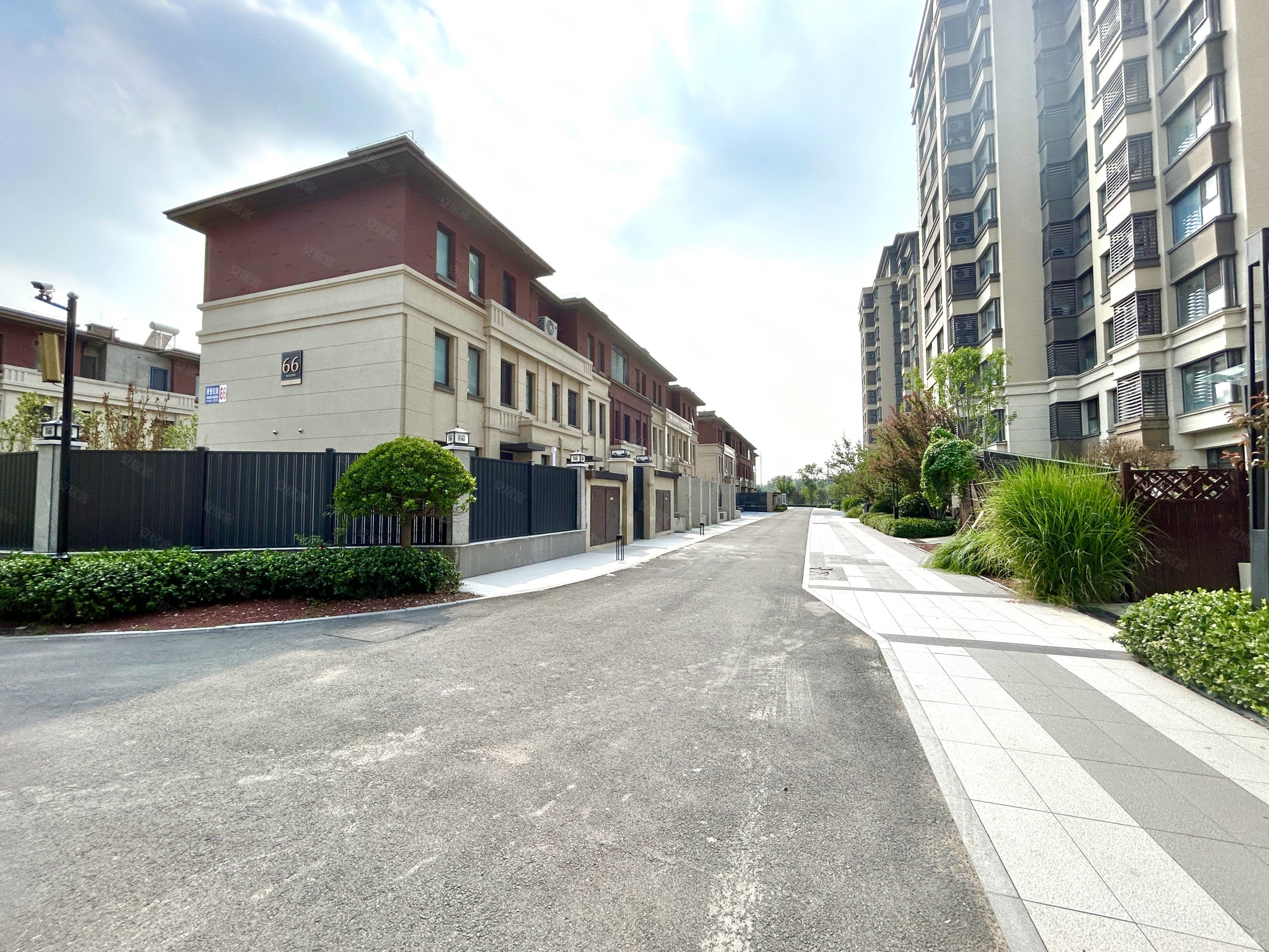 鲲栖府香堡花园(别墅)3室2厅3卫144㎡南北300万