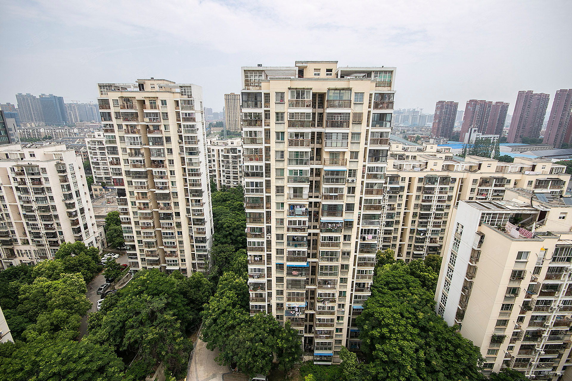 新海家园精装两室居家自住保养好诚心出售