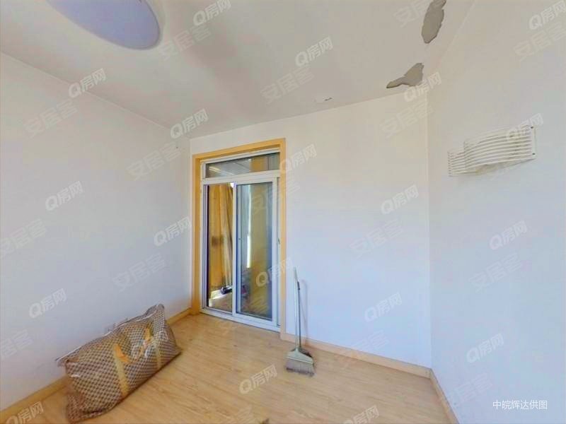 地铁口两房,顶楼复式带露台,空间利用率高,御琴湾二手房,135万,2室2厅