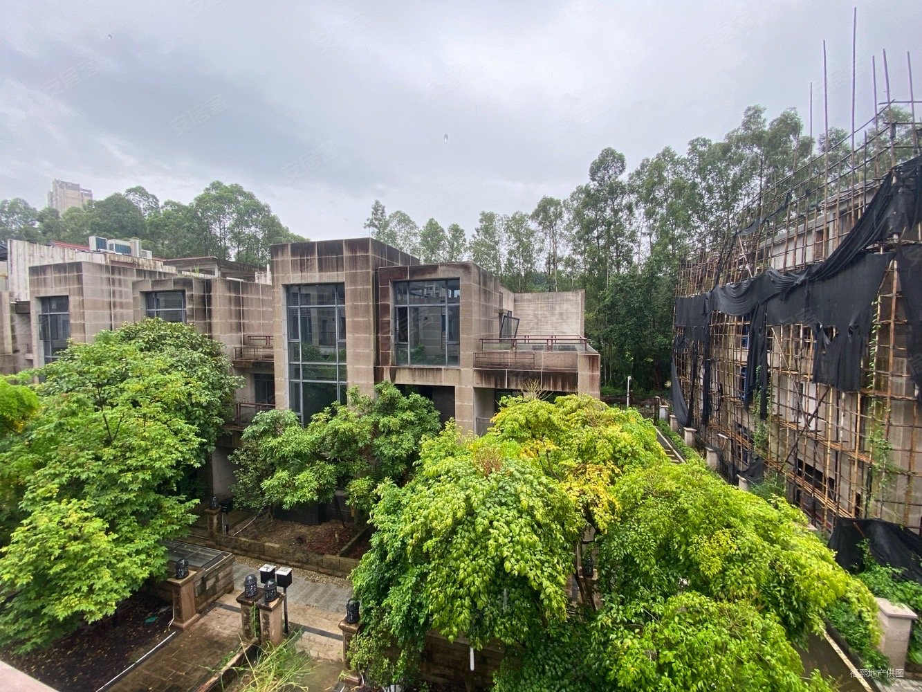 拎包入住实用1000平,全屋豪装,满五 ,一步深圳急售,观澜碧桂园(别墅)