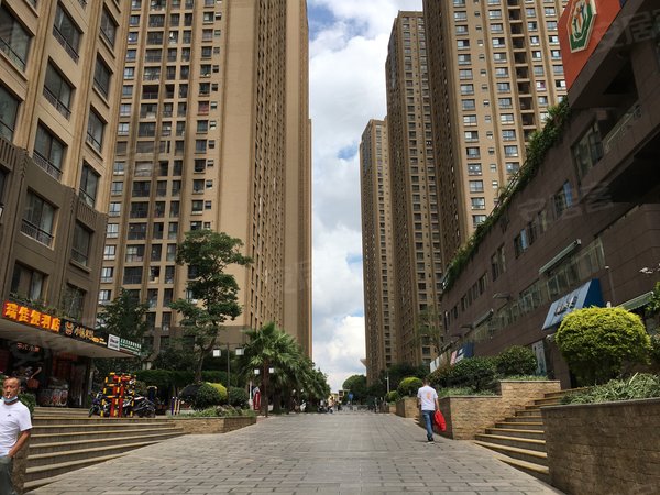 昆明官渡官渡广场融城春晓官渡广场融城春晓 带家具 1室1厅出租房源