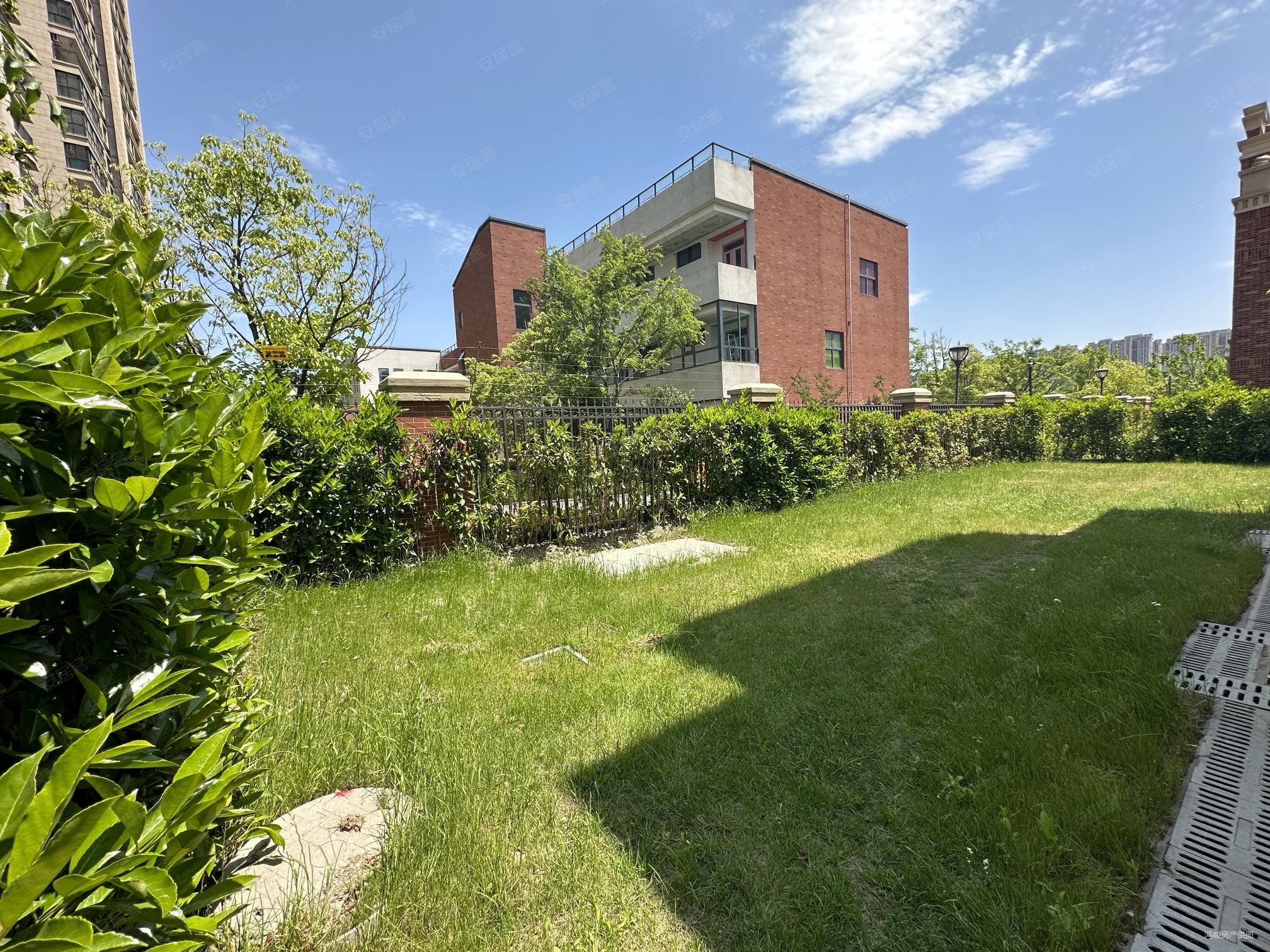 绿地海湾丽海苑(别墅)4室2厅3卫125㎡南北180万