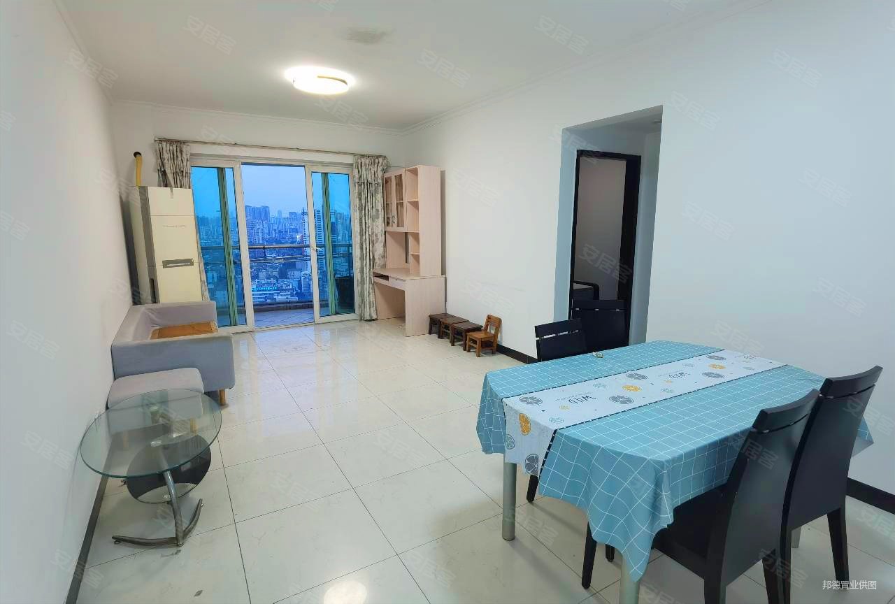 富力东堤湾 两房两厅 高层光线好 厅出阳台格局方正 满五