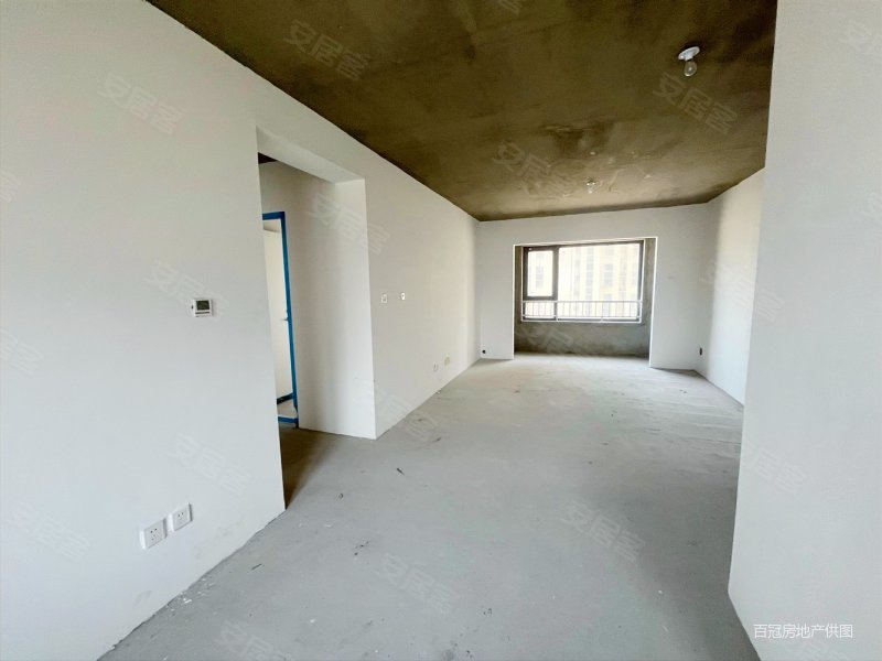 万海华府 南北通透三居 房子位置好 紧邻万达地铁 价 还亲民