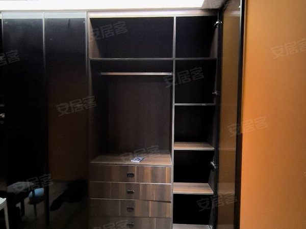 金华东阳横店秦王公馆秦王公馆大3房带衣帽间!精装修!品牌的家具家电齐全!拎包入住出租房源真实图片